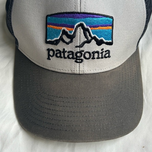 Patagonia Gray and White Cap with Mountain Design - Picture 7 of 8